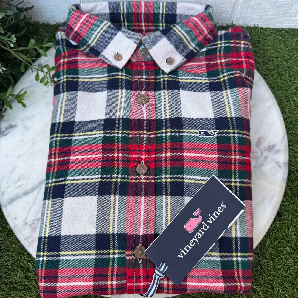 Vineyard Vines Boys Boys' Vineyard Flannel Plaid Shirt
Size M kids $59 Christmas